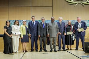 Director-General presents Award for Global Health to  ...